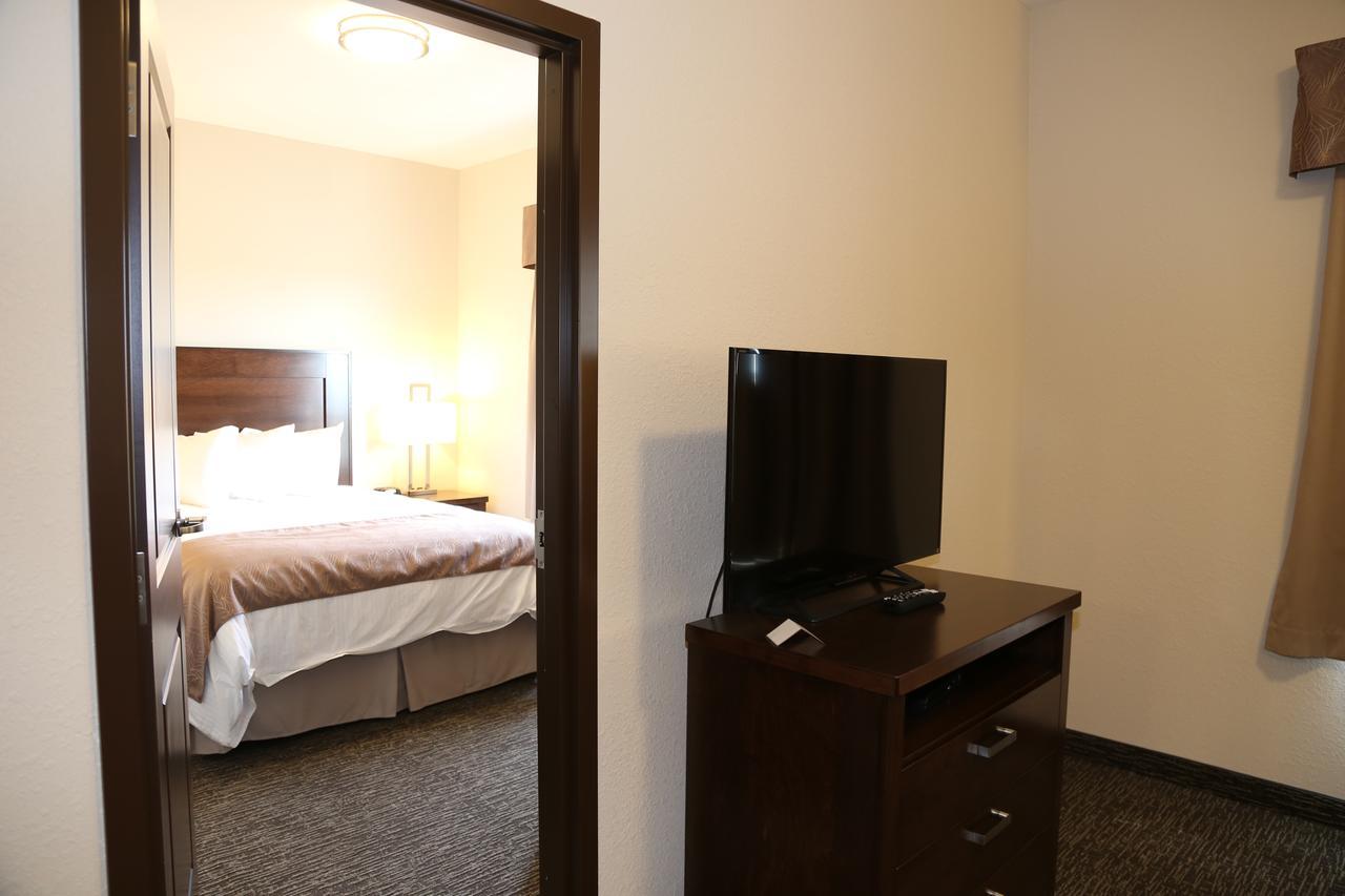 Prairie Moon Inn & Suites Macklin Εξωτερικό φωτογραφία