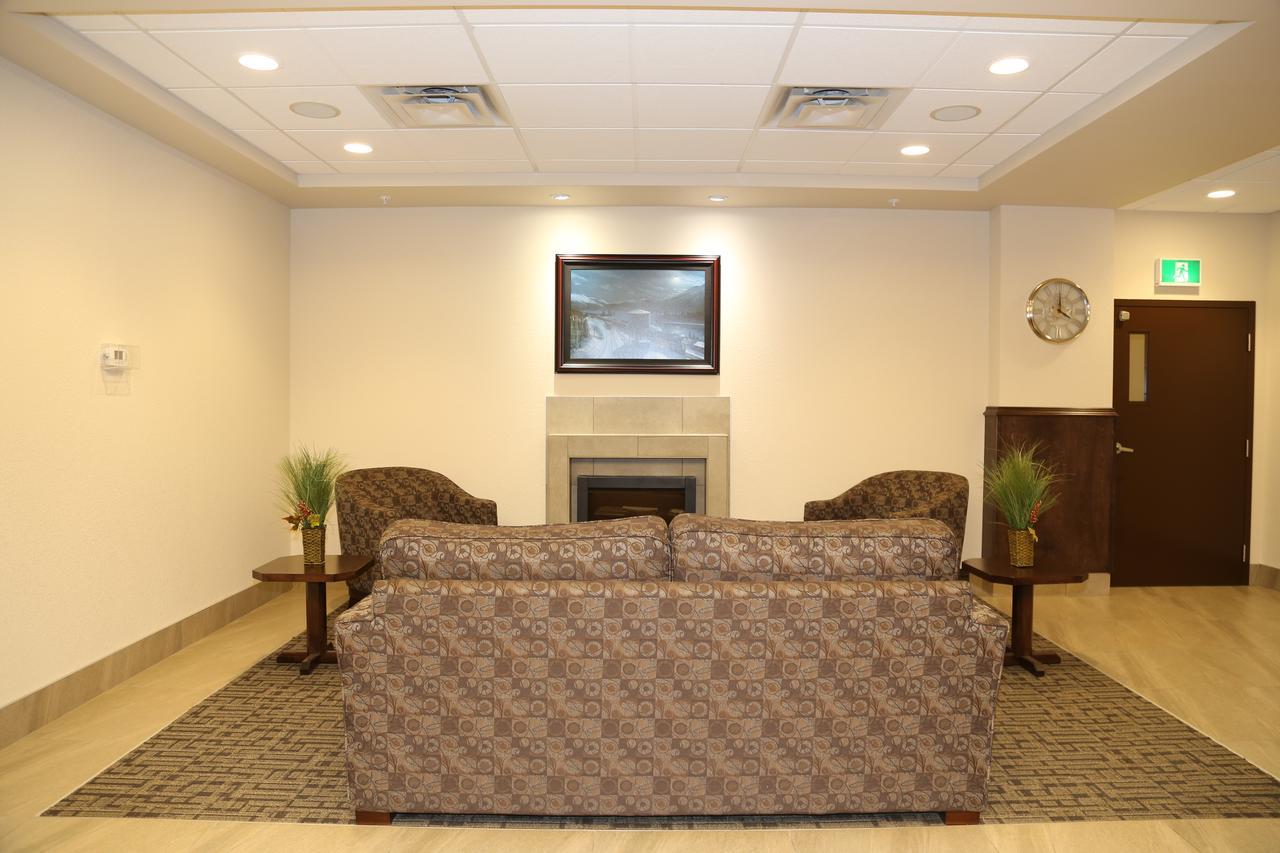Prairie Moon Inn & Suites Macklin Εξωτερικό φωτογραφία