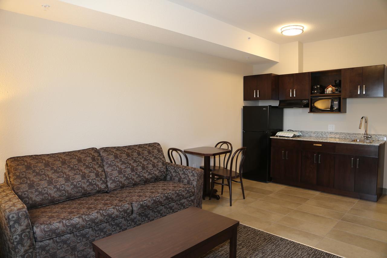 Prairie Moon Inn & Suites Macklin Εξωτερικό φωτογραφία
