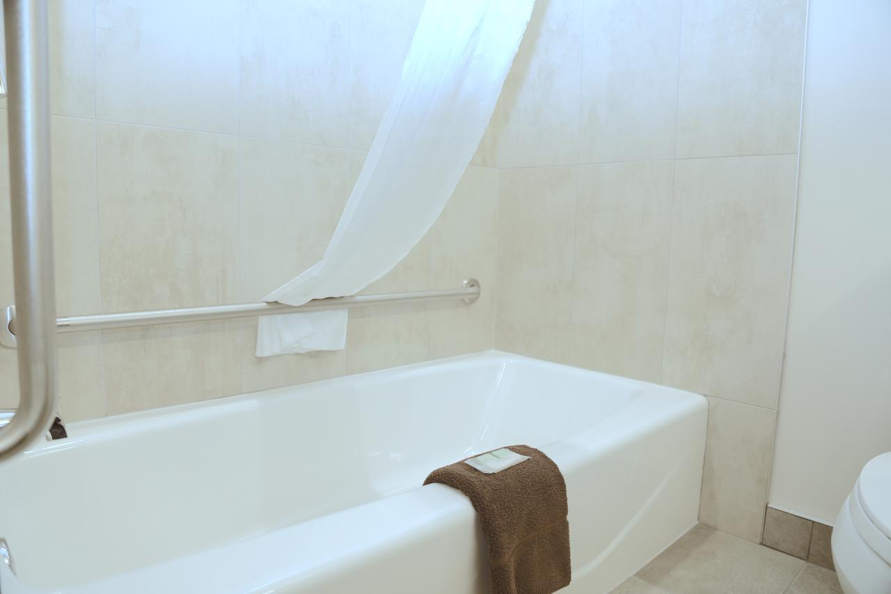 Prairie Moon Inn & Suites Macklin Εξωτερικό φωτογραφία