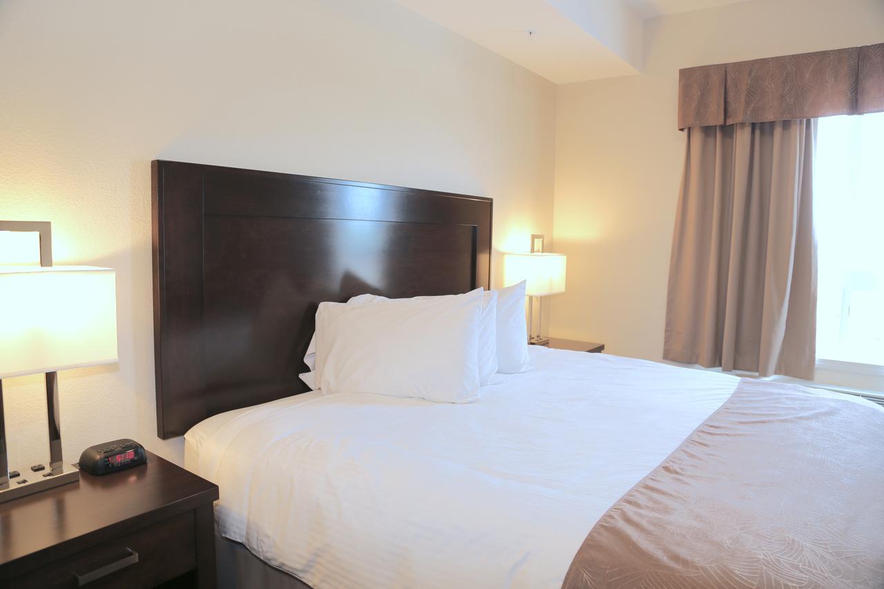 Prairie Moon Inn & Suites Macklin Εξωτερικό φωτογραφία